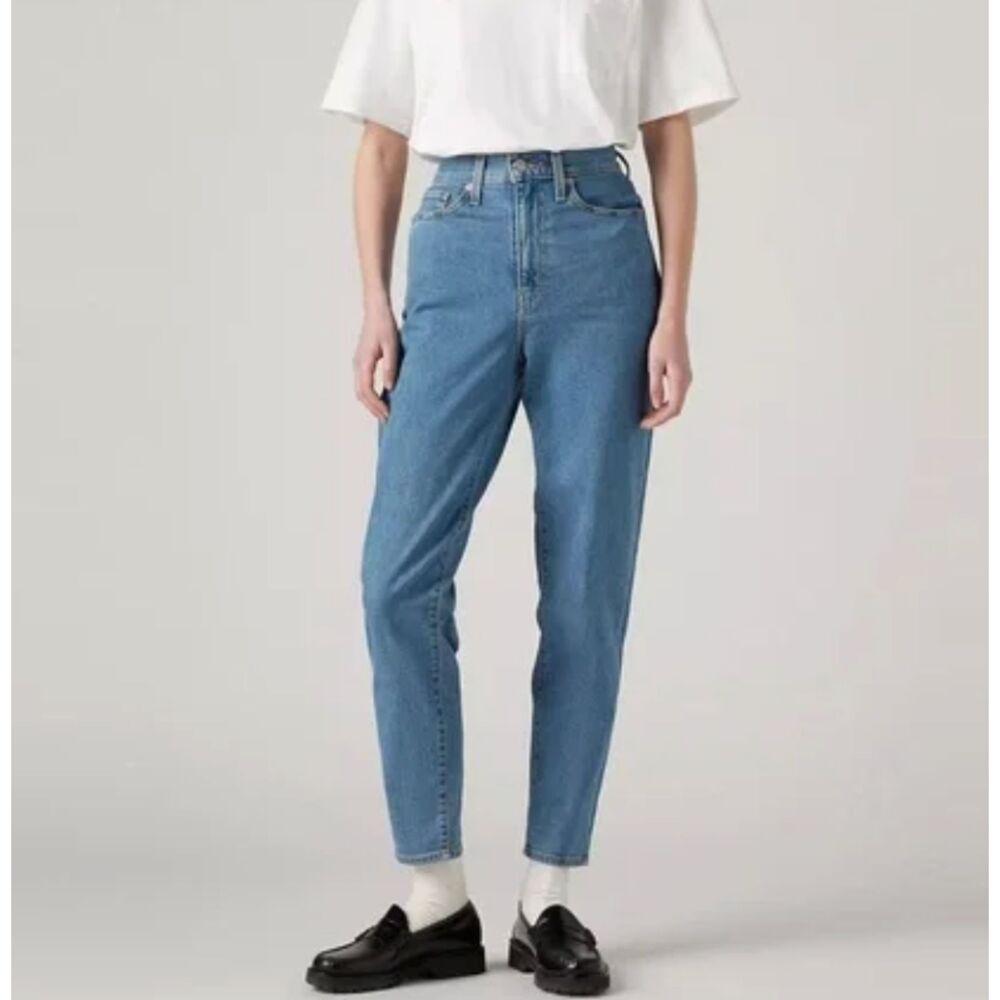 Levi's High Waisted Taper Jeans Medium Wash Size 26" Women